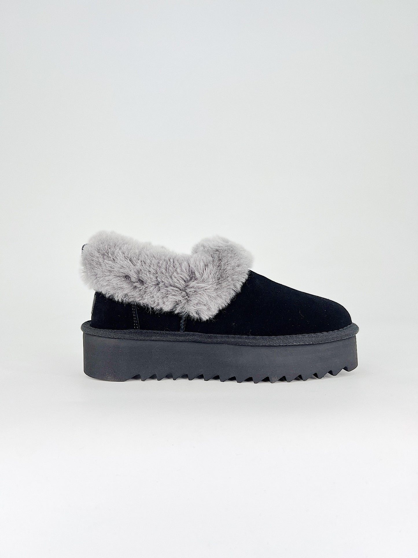 UGG Slipper Black