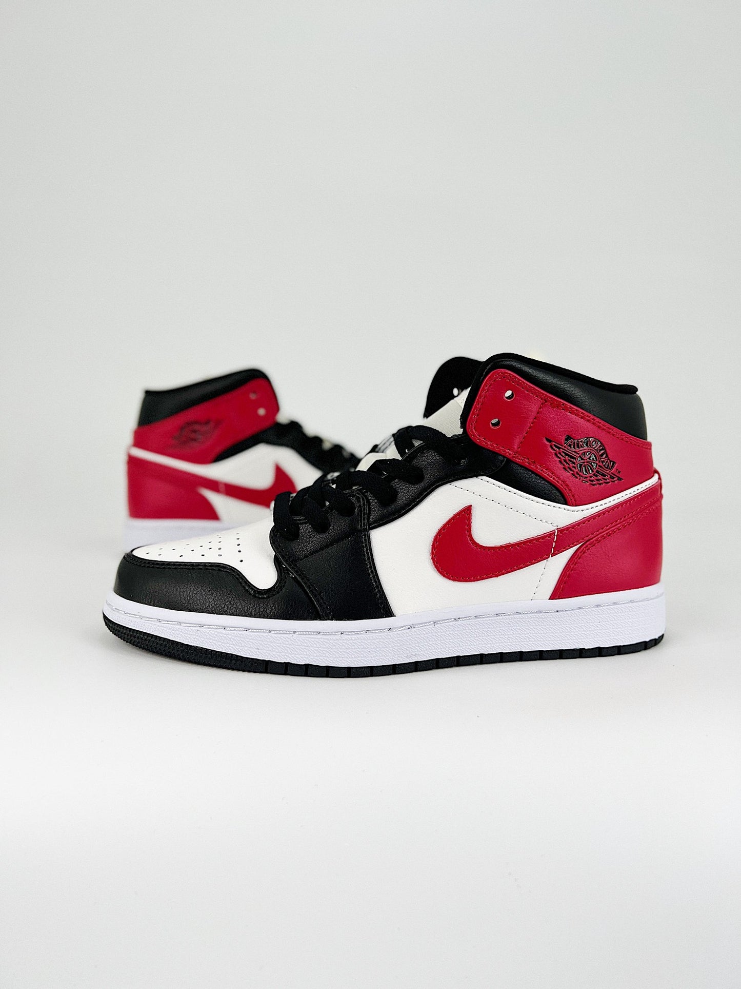 Nike Air Jordan 1 Mid Black Toe