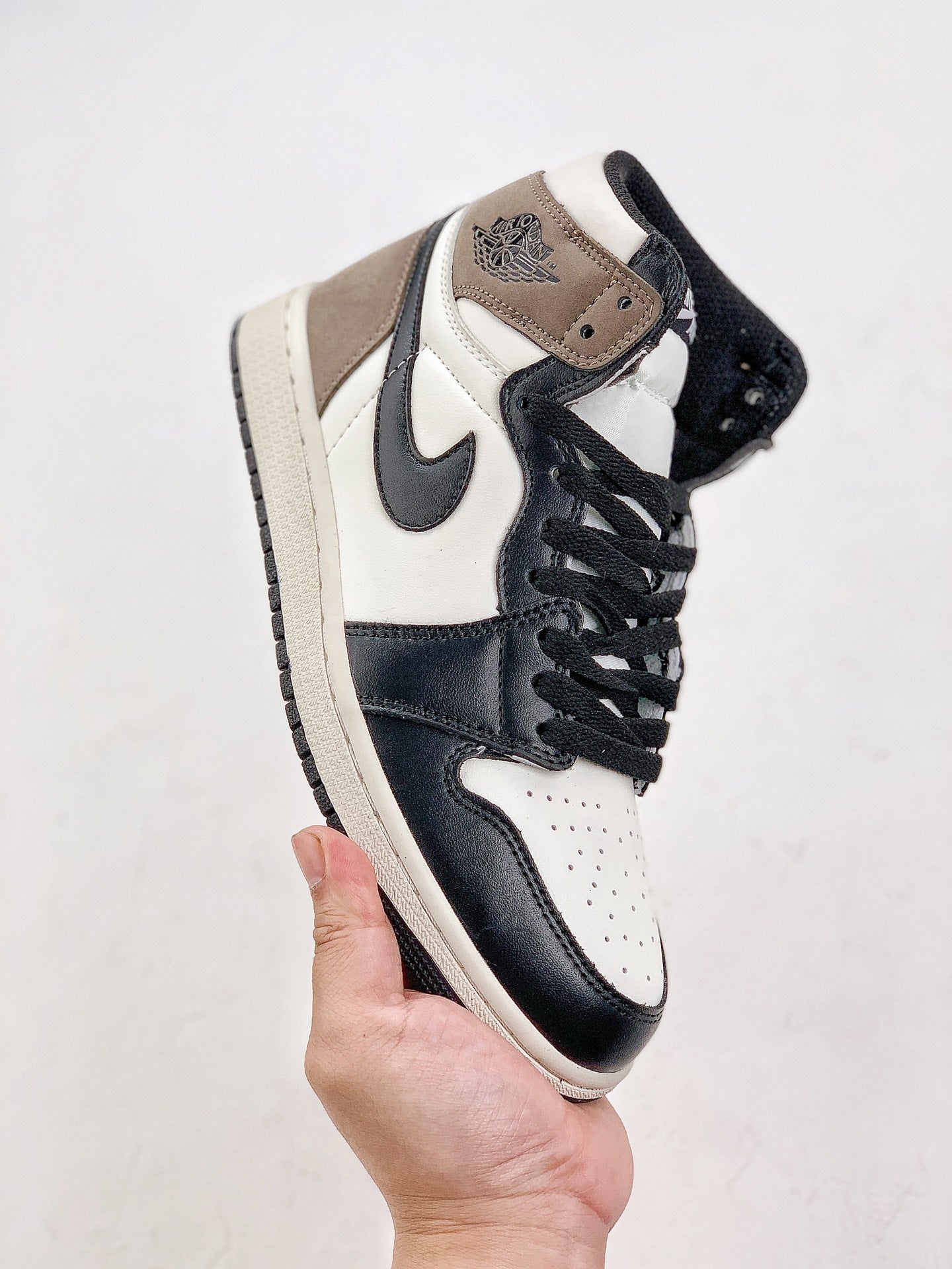 Nike Air Jordan 1 Retro High Dark Mocha