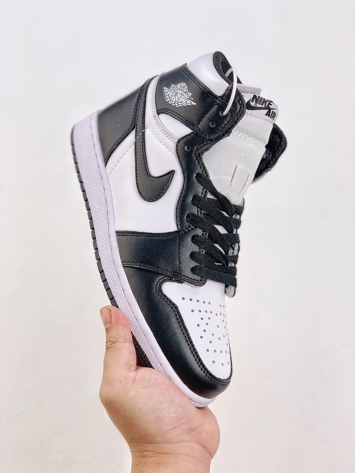 Nike Air Jordan 1 Retro Hight Black White